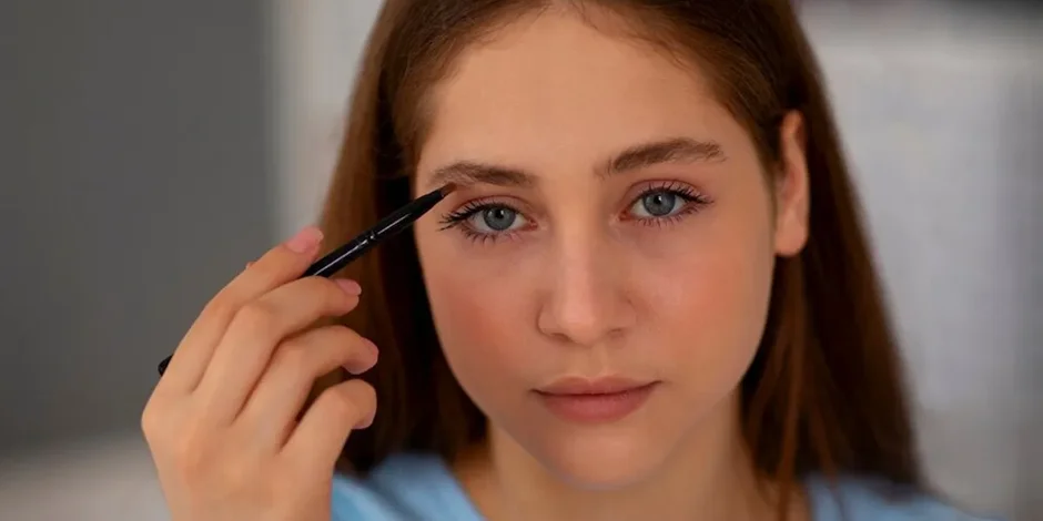 ۳ روش کشیدن سایه ابرو برای داشتن ابروهای بینقص و عالی